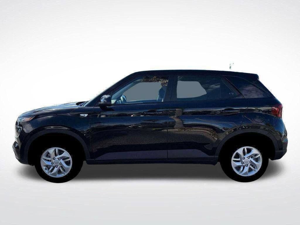 Certified 2026 Hyundai Venue SE FWD image 3