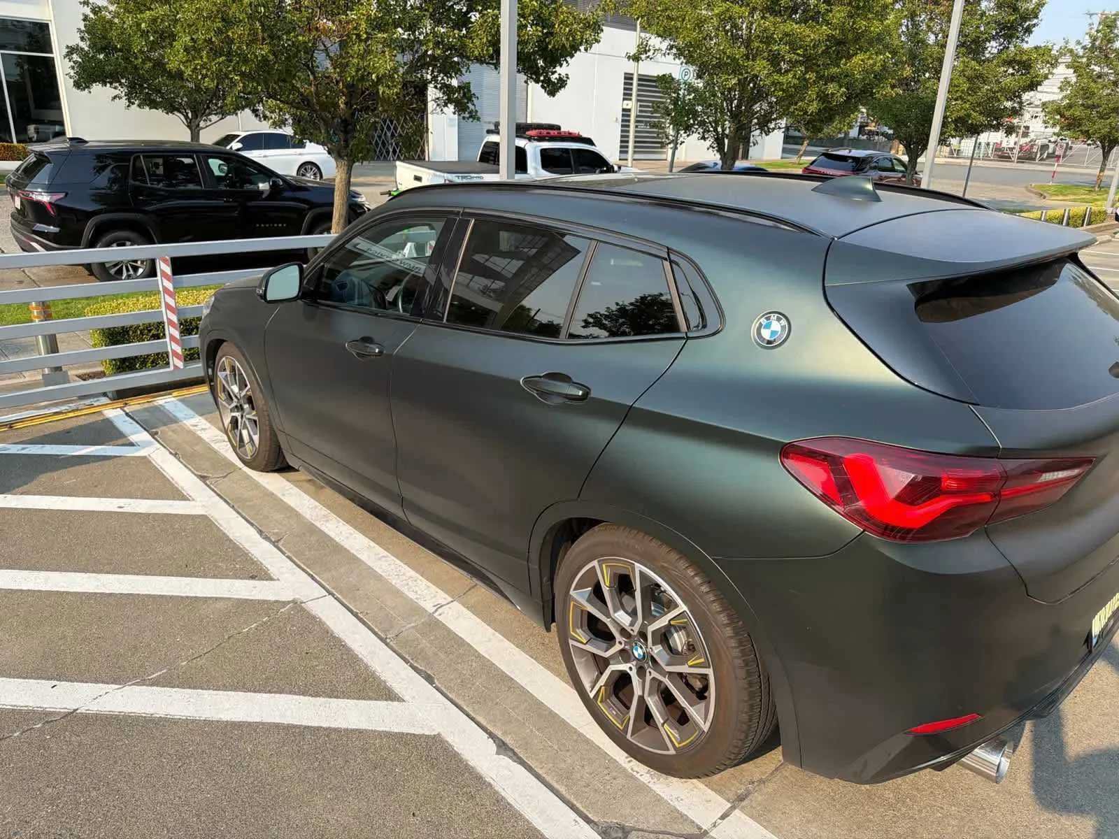 Used 2023 BMW X2 xDrive28i w/ Edition Goldplay AWD/4WD image 2