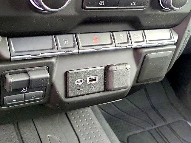 Used 2025 Chevrolet Silverado 2500 Custom image 35