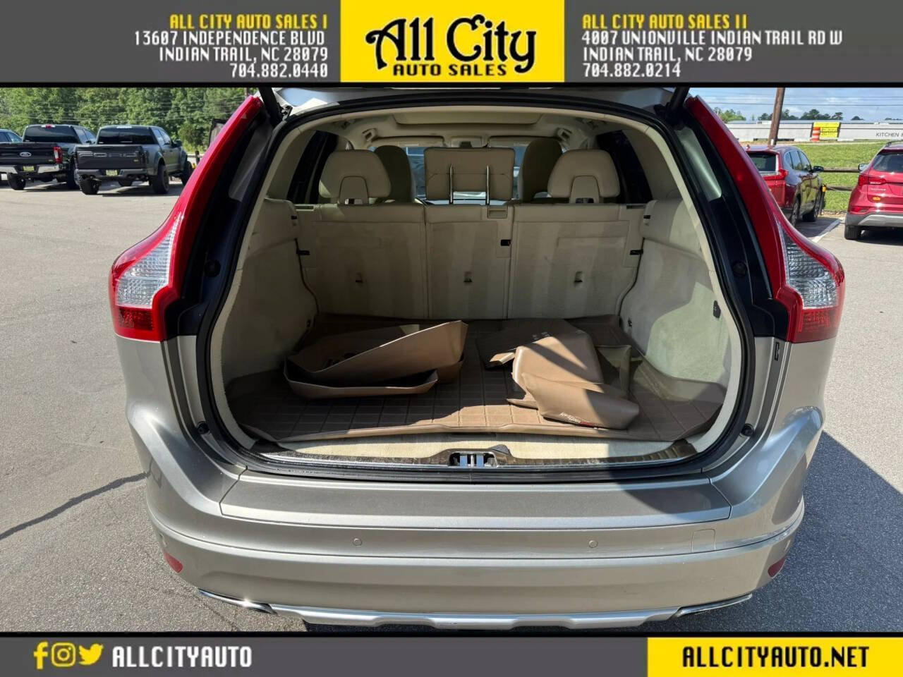 Used 2015 Volvo XC60 T5 Premier w/ Proximity Package FWD image 40