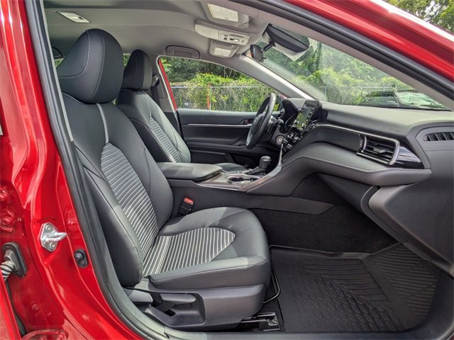 Used 2024 Toyota Camry SE image 30
