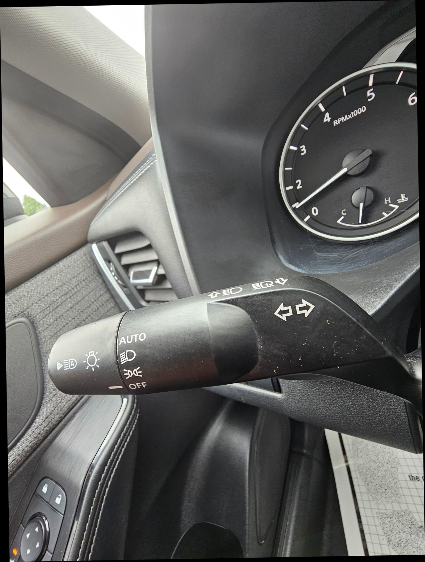 Used 2023 Nissan Rogue SV image 19