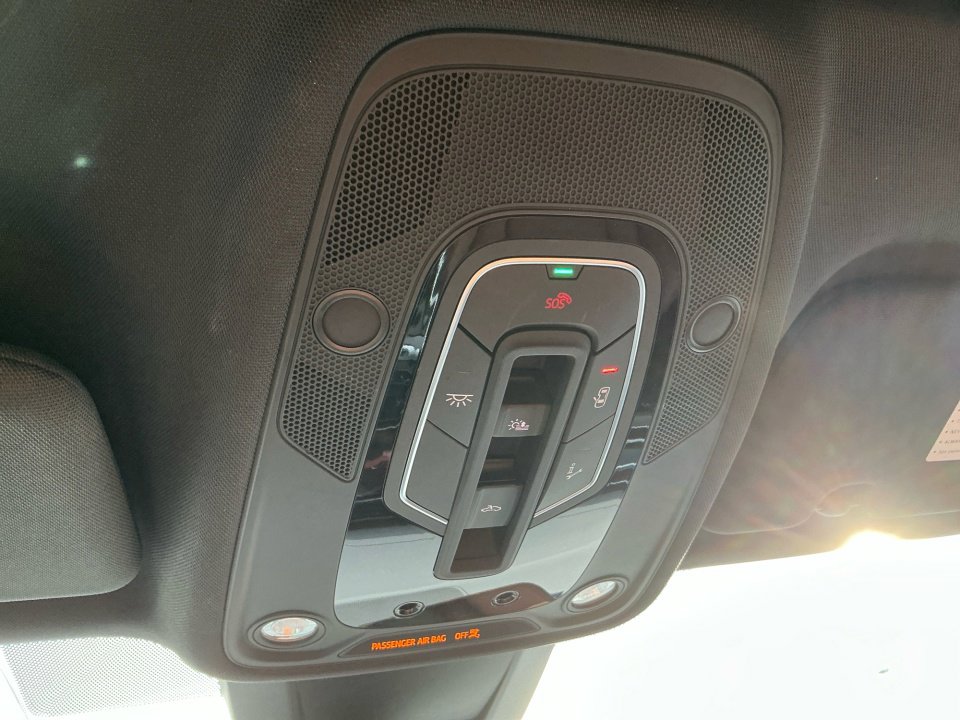 Used 2025 Audi Q8 Premium image 22