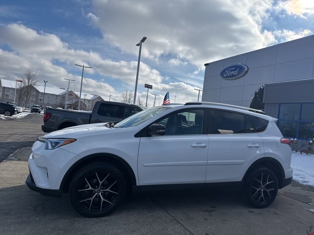 Used 2016 Toyota RAV4 SE image 5