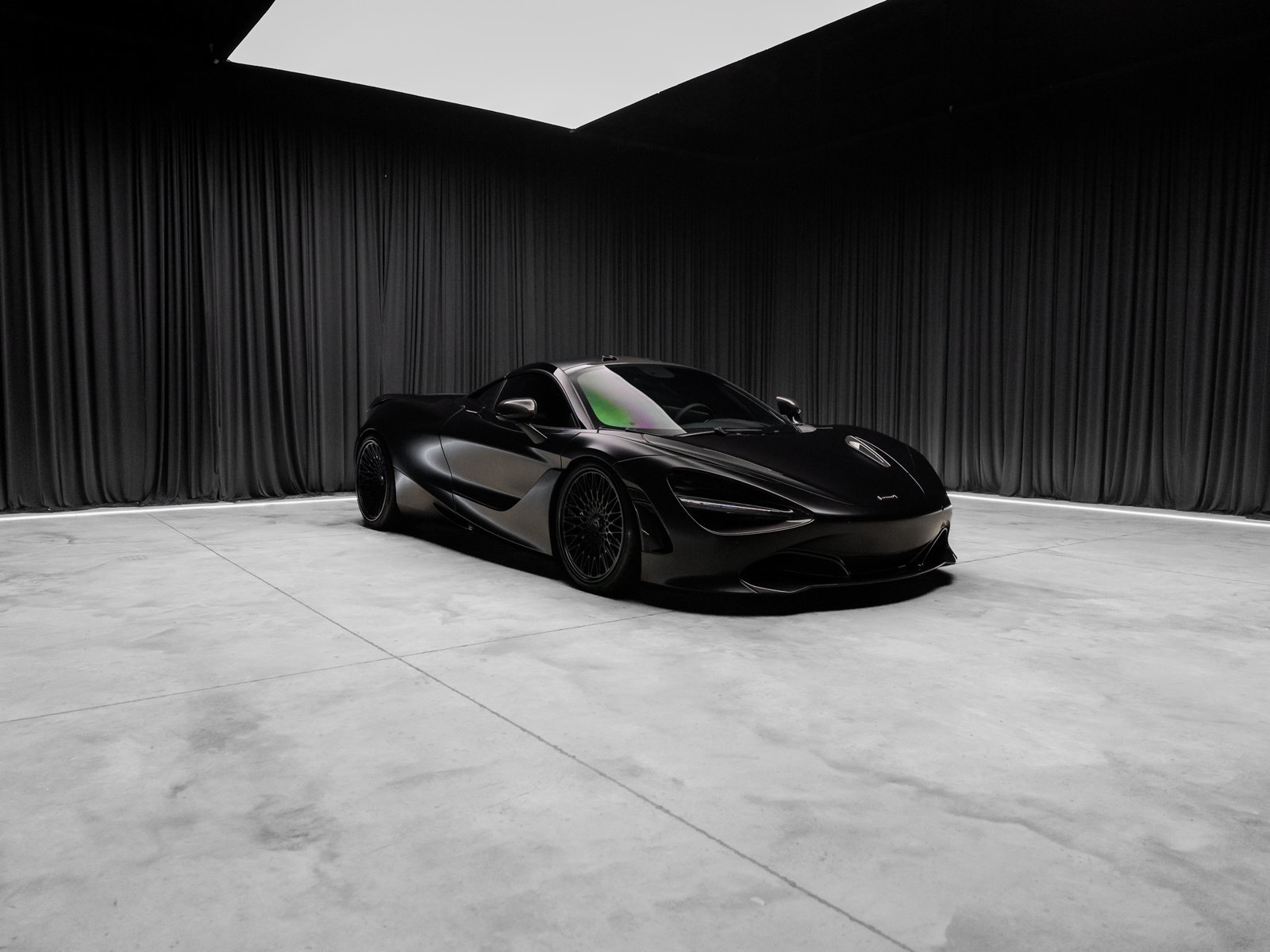 Used 2018 McLaren 720S RWD image 16
