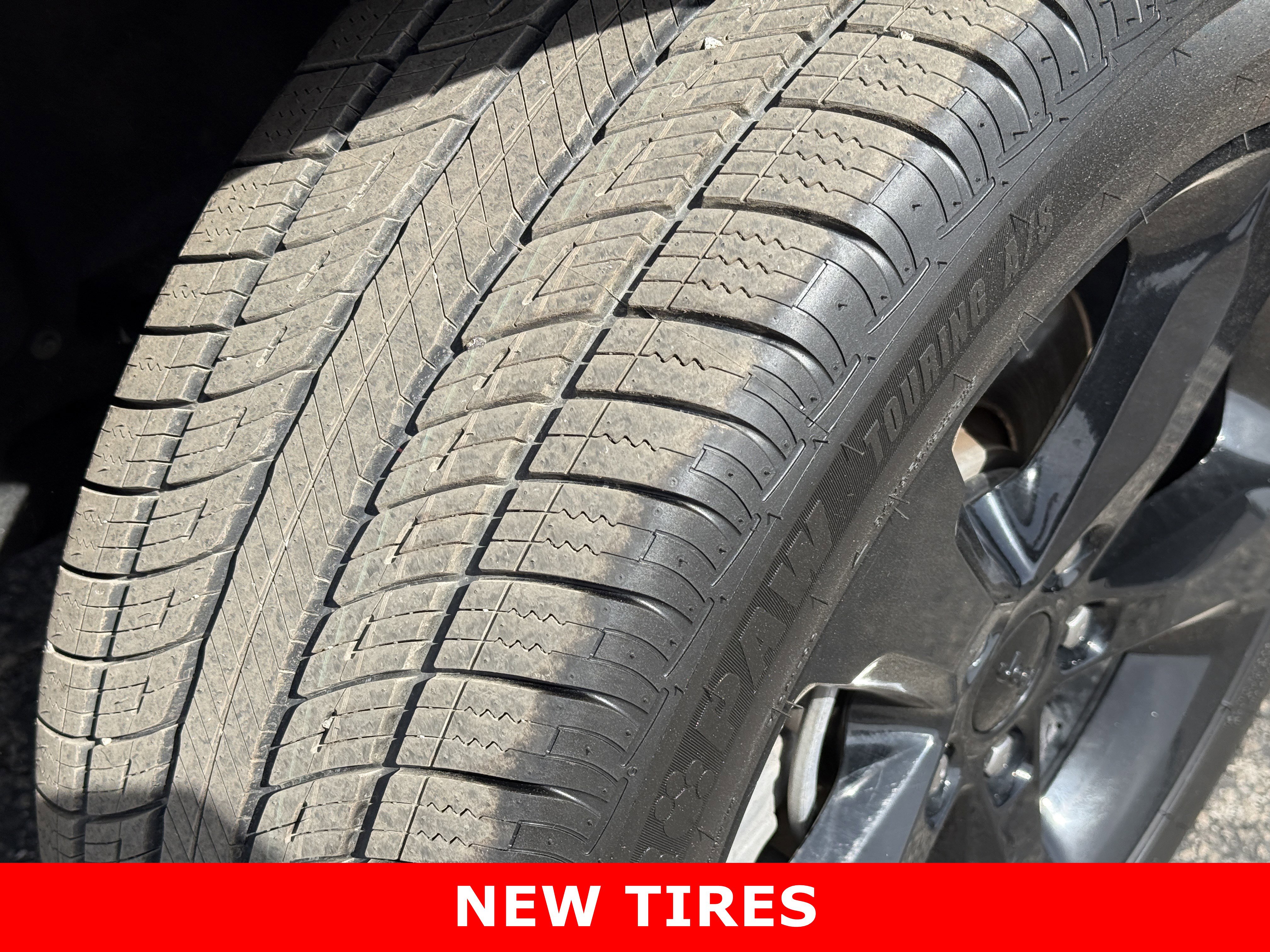 Used 2023 Jeep Grand Cherokee L Laredo image 9