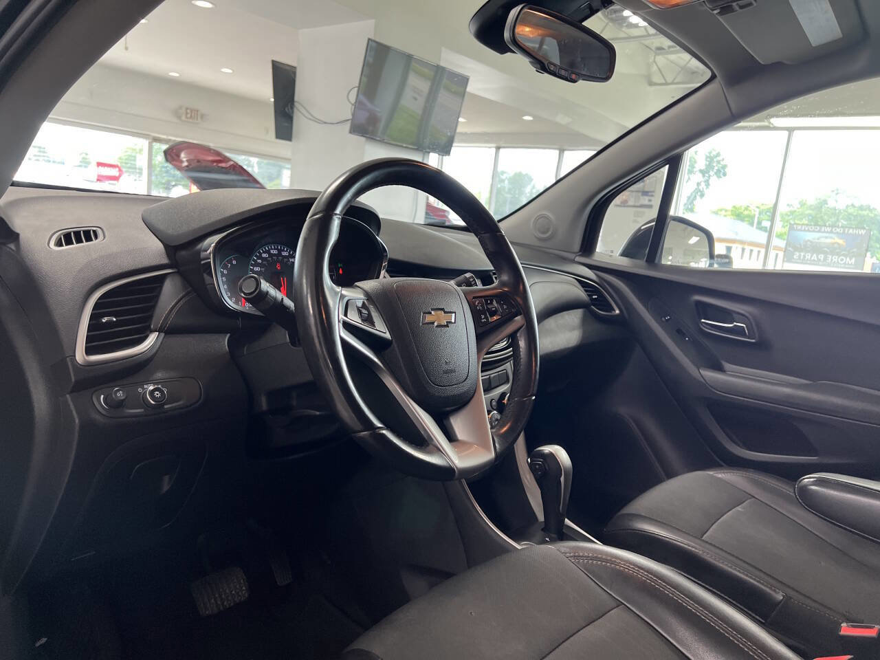 Used 2018 Chevrolet Trax LT w/ LT Convenience Package image 14