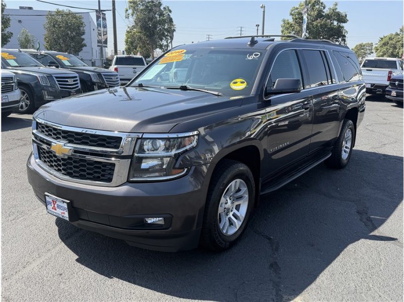 Used 2018 Chevrolet Suburban LT w/ Luxury Package RWD image 3