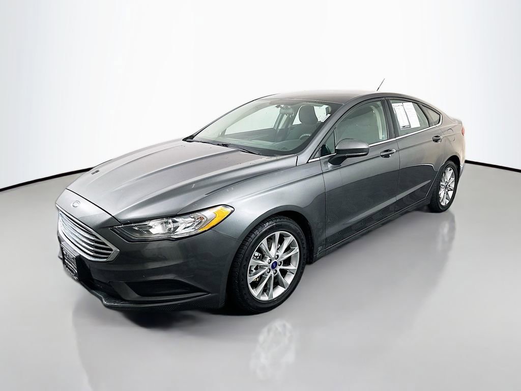 Used 2017 Ford Fusion SE image 3