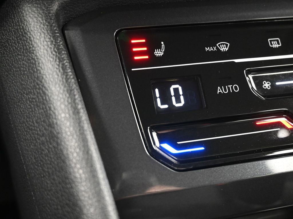 Used 2023 Volkswagen Tiguan SE image 25