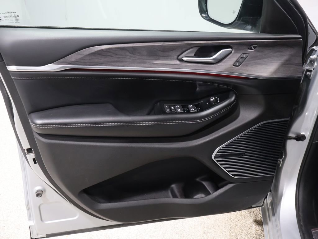 Used 2021 Jeep Grand Cherokee L Overland w/ Luxury Tech Group IV image 14