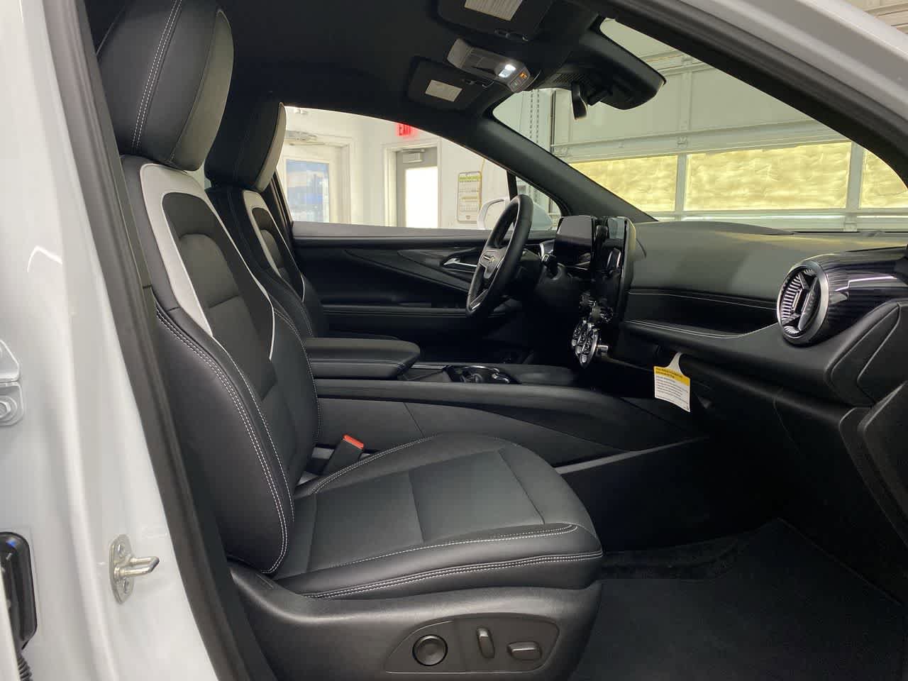 Used 2024 Chevrolet Blazer EV LT AWD/4WD image 18