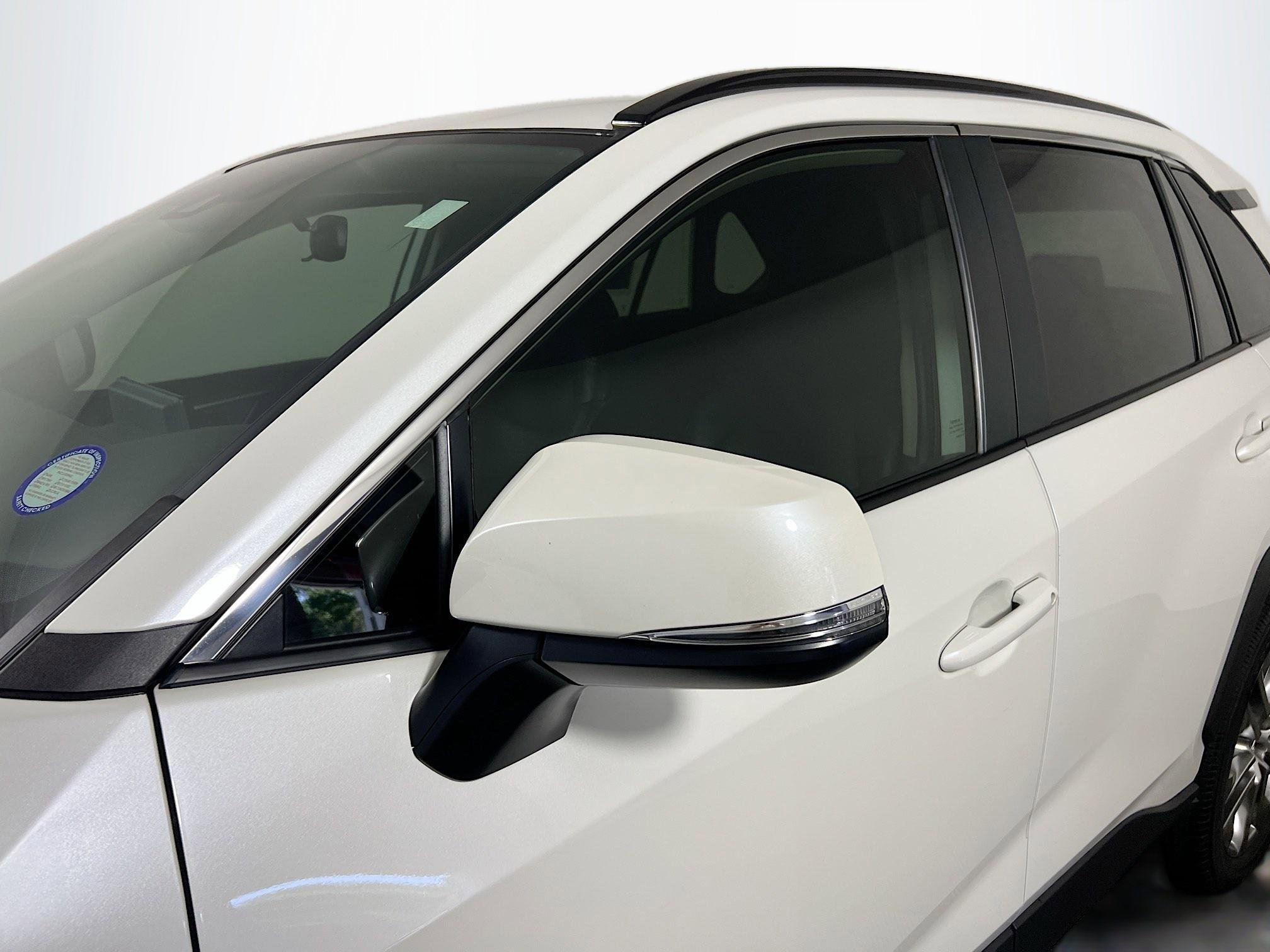 Used 2021 Toyota RAV4 XLE Premium image 12