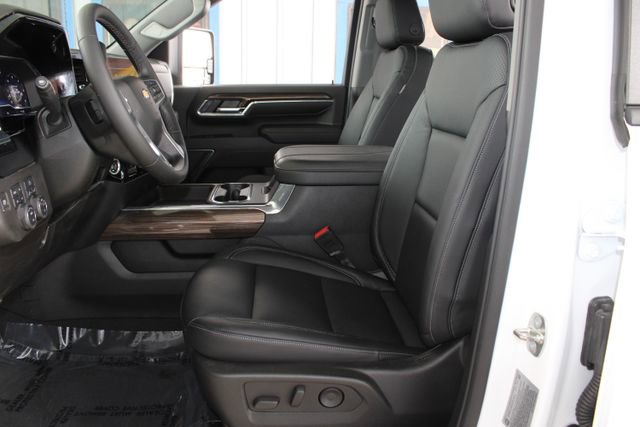 Used 2024 Chevrolet Silverado 2500 LT image 21