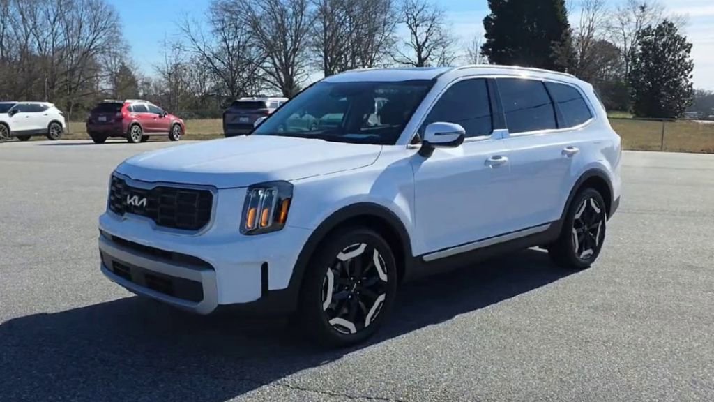 Used 2024 Kia Telluride S w/ S Sunroof Package image 4