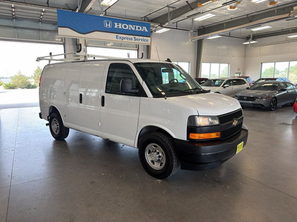 Used 2018 Chevrolet Express 2500 w/ Driver Convenience Package RWD image 7