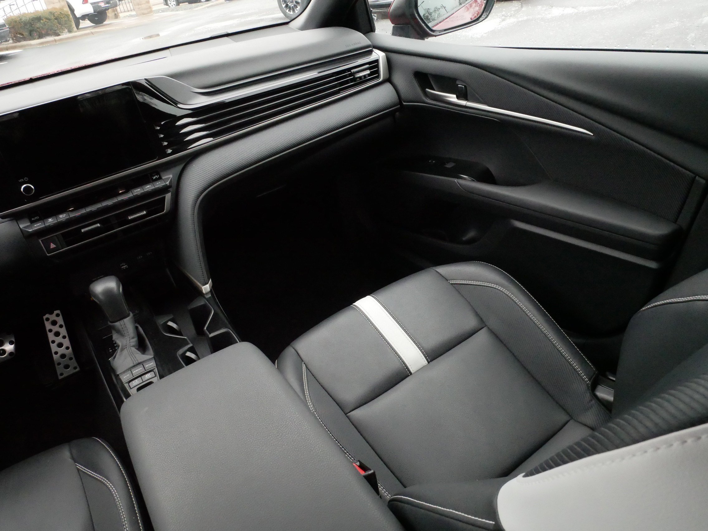 Certified 2025 Toyota Camry SE FWD image 11