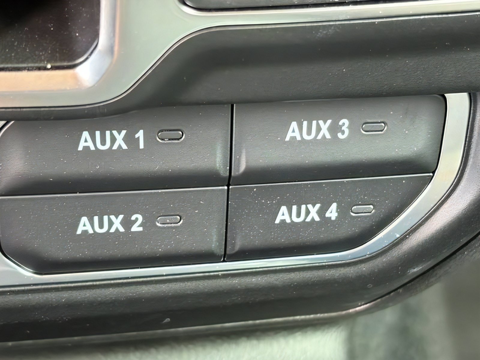 Certified 2025 Jeep Gladiator Mojave w/ Convenience Group AWD/4WD image 32
