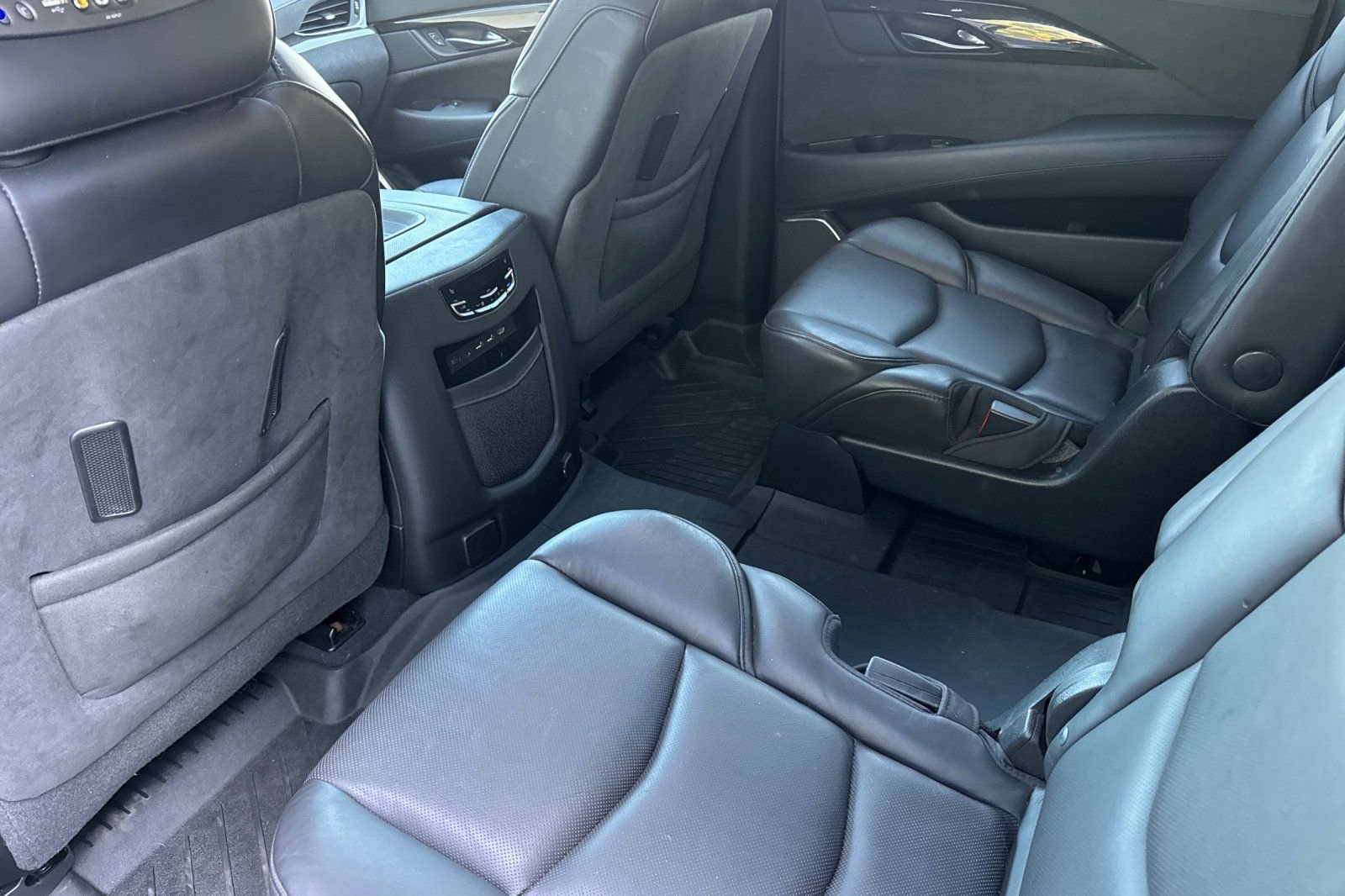 Used 2019 Cadillac Escalade ESV Platinum image 15