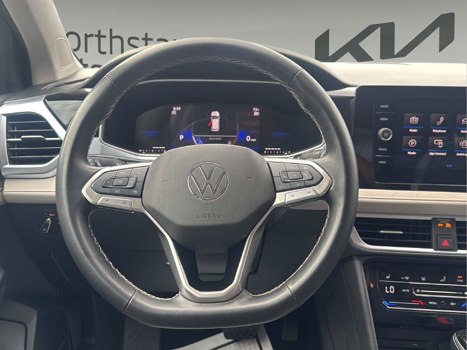 Used 2025 Volkswagen Taos SE FWD image 15