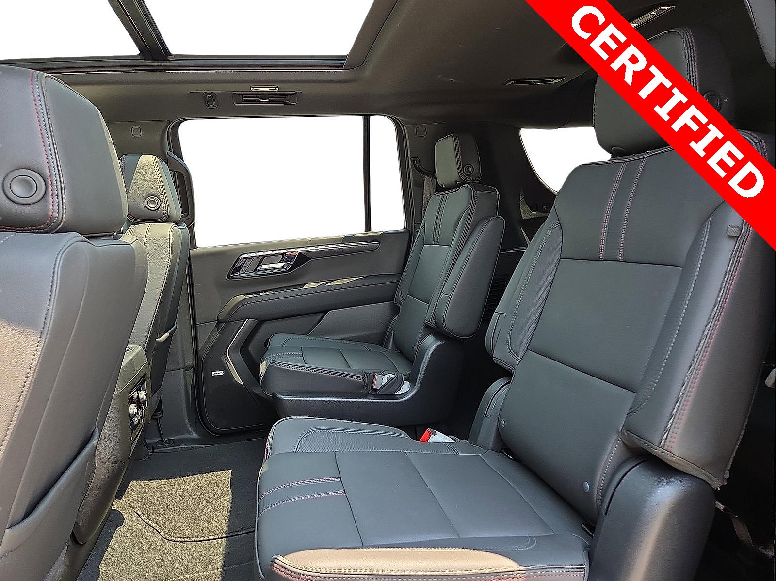 Used 2025 Chevrolet Suburban RST w/ RST Capability Package image 11