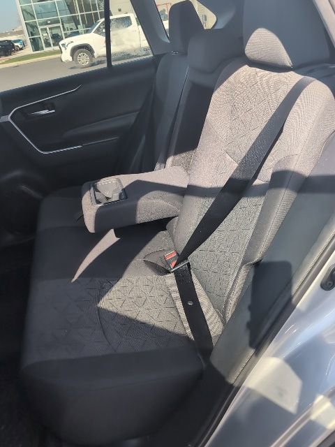 Used 2021 Toyota RAV4 XLE image 10