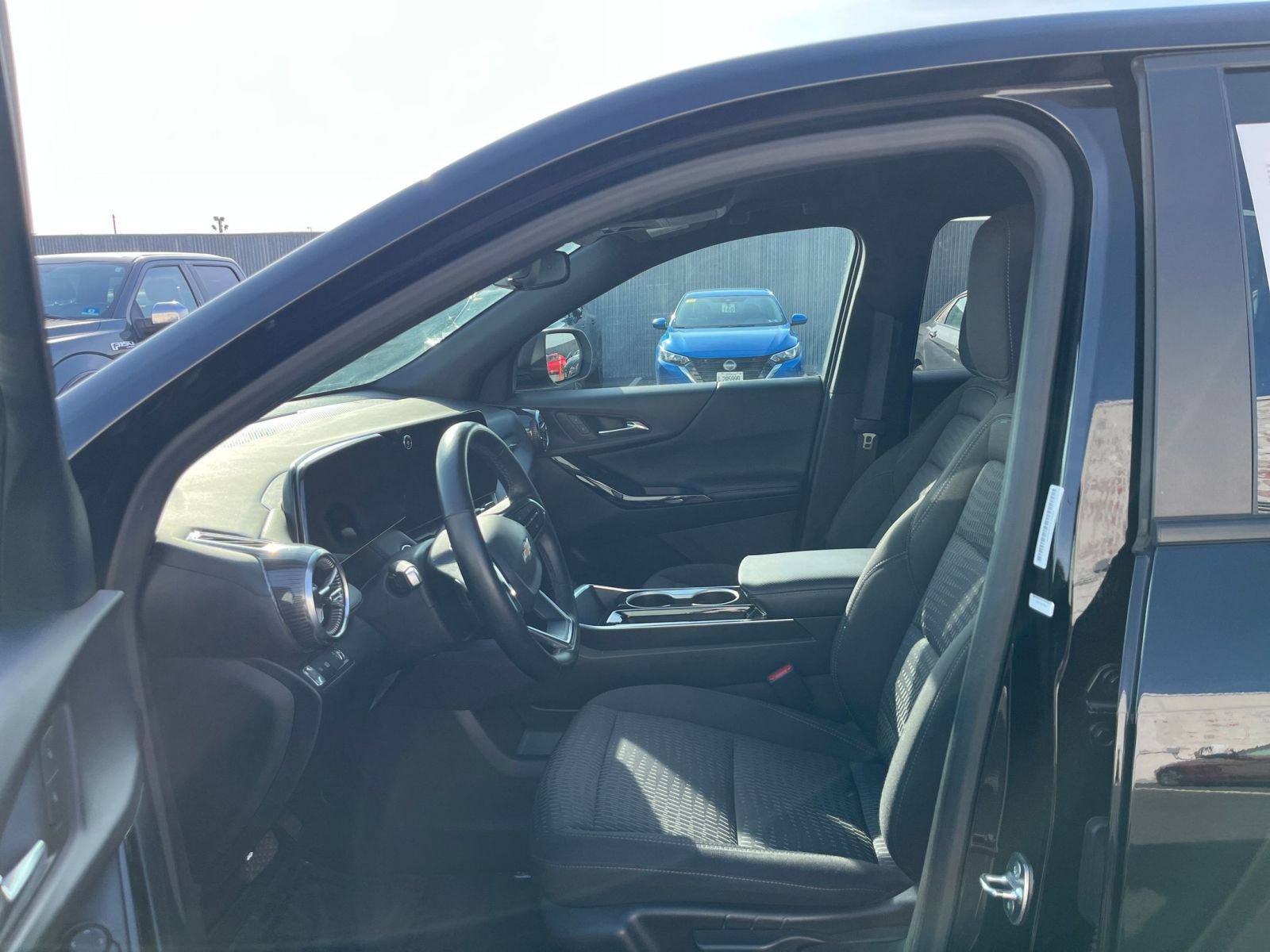 Used 2025 Chevrolet Equinox LT FWD image 27
