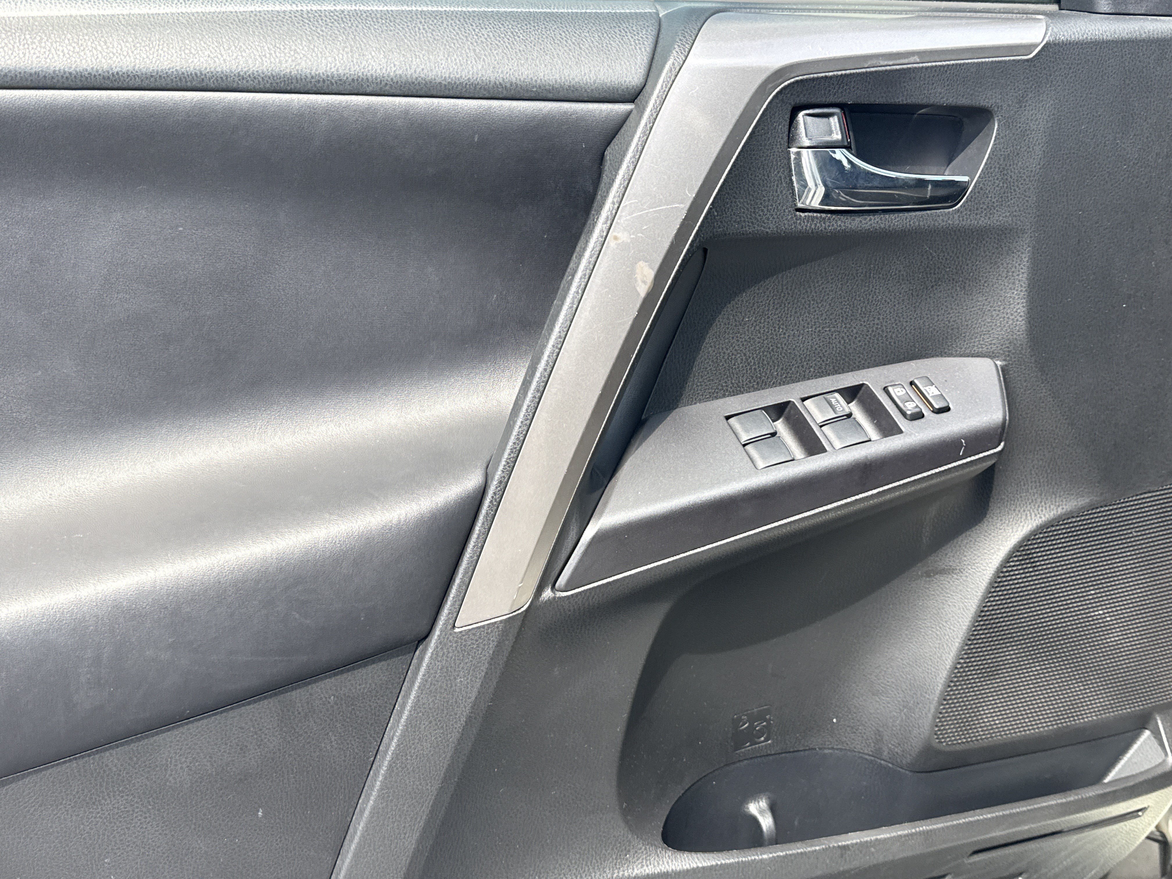 Used 2017 Toyota RAV4 XLE FWD image 14