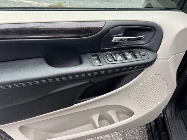 Used 2019 Dodge Grand Caravan SE w/ UConnect Hands-Free Group FWD image 11