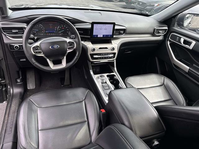 Used 2023 Ford Explorer XLT w/ Equipment Group 202A AWD/4WD image 10