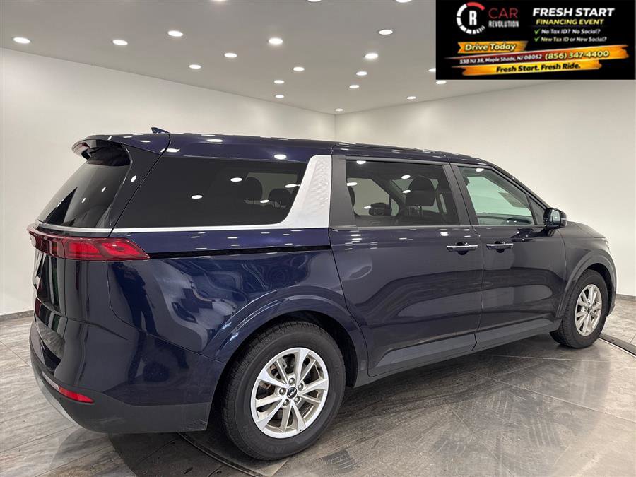 Used 2024 Kia Carnival LX image 7