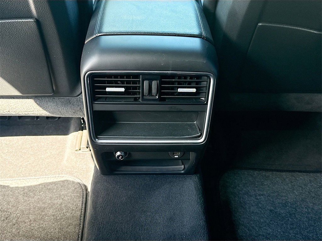 Used 2019 Porsche Cayenne w/ Premium Package image 28