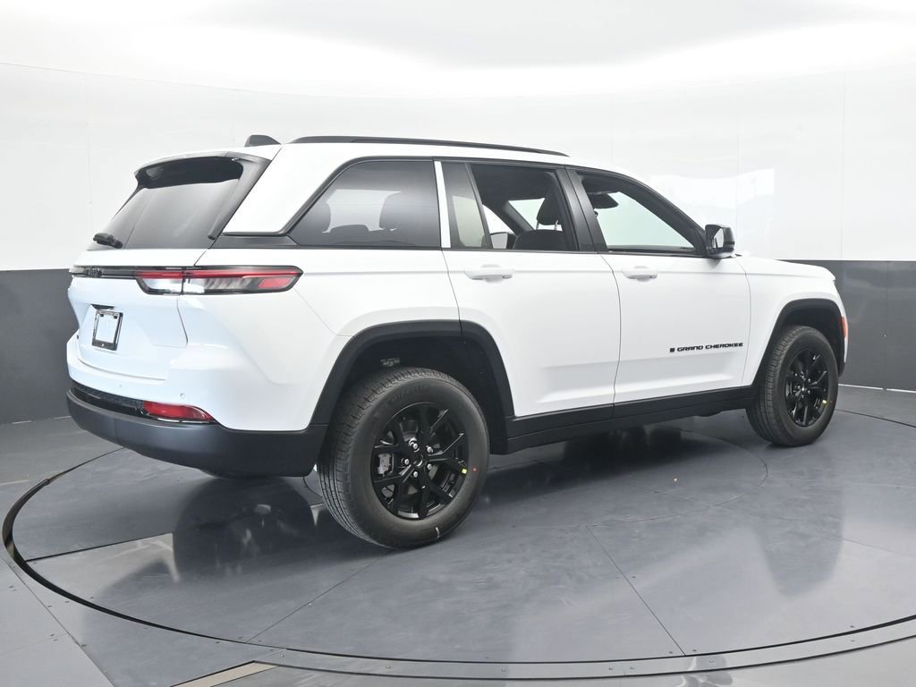 New 2025 Jeep Grand Cherokee Altitude image 6