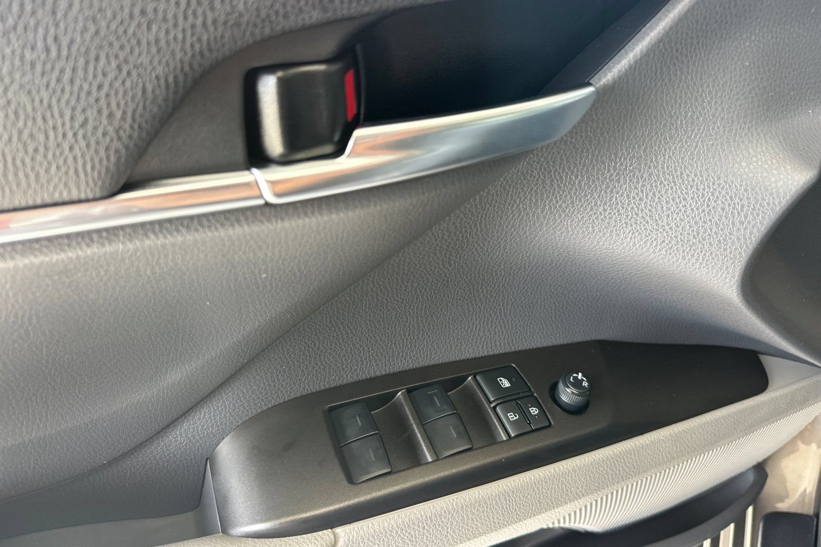 Used 2024 Toyota Camry LE w/ Convenience Package FWD image 11