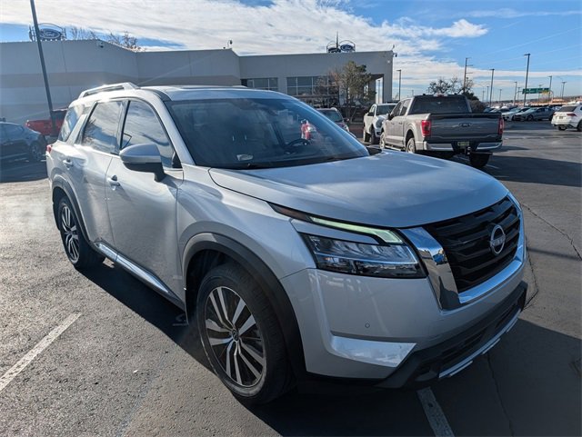 Used 2024 Nissan Pathfinder Platinum image 8