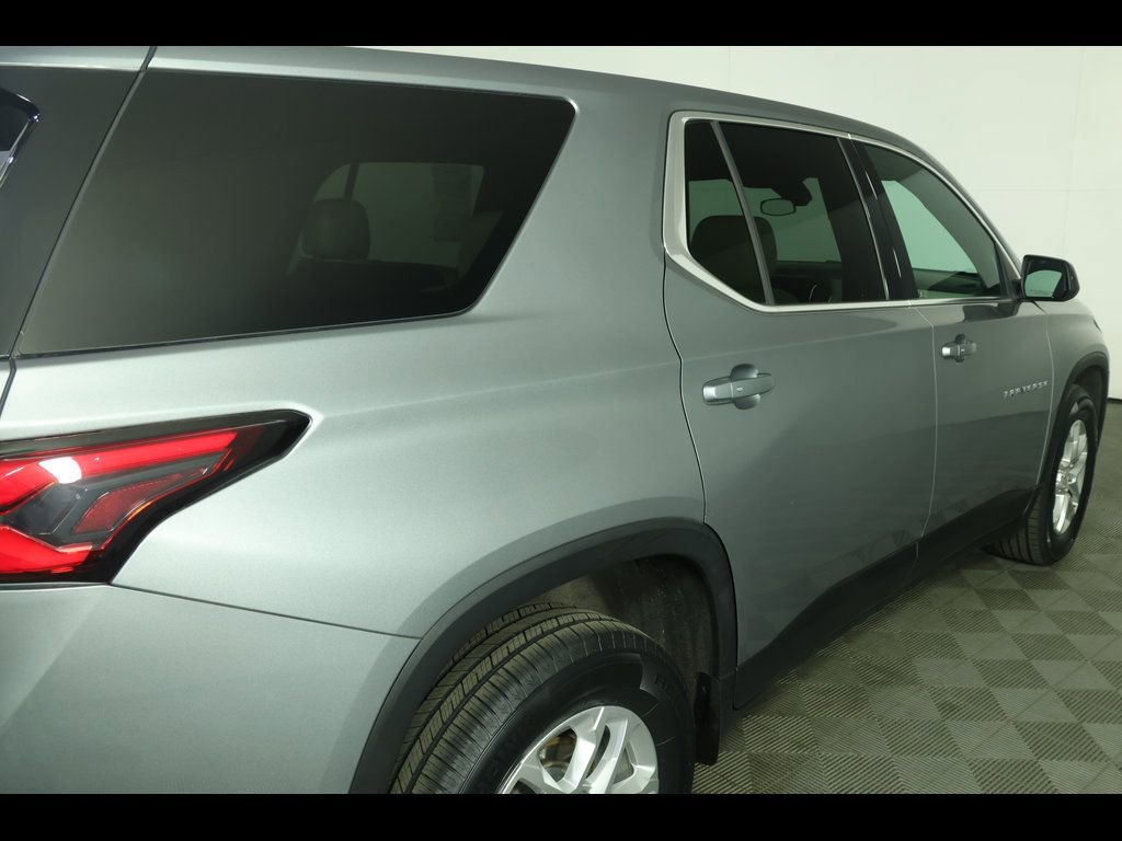 Used 2023 Chevrolet Traverse LS AWD/4WD image 17