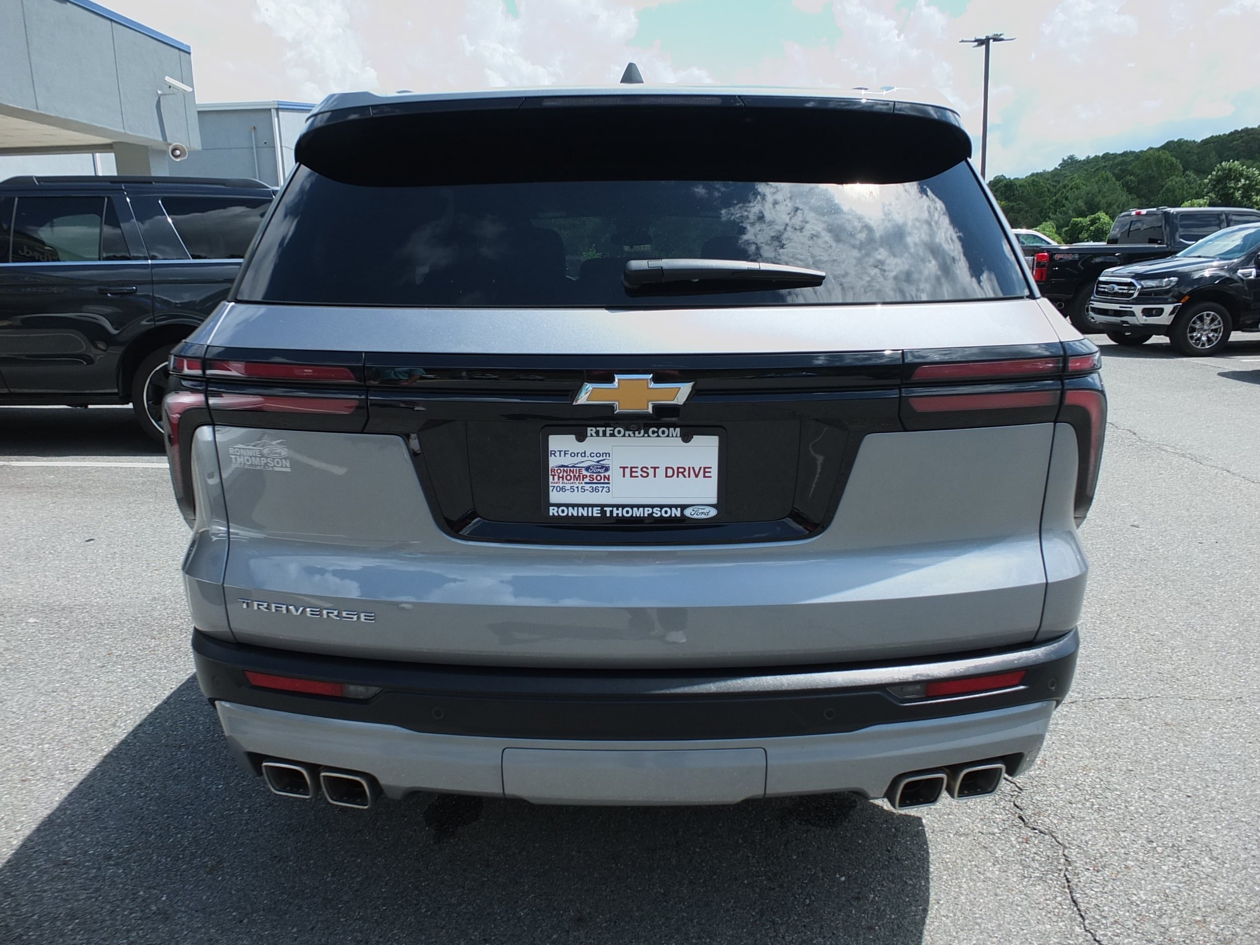 Used 2026 Chevrolet Traverse LT FWD image 4