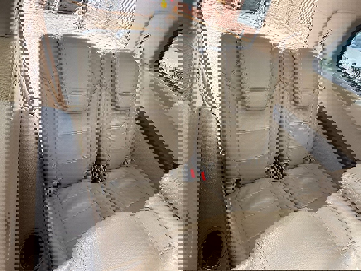 Used 2014 Mercedes-Benz GL 550 4MATIC image 23