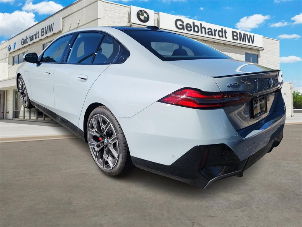 New 2026 BMW 550e xDrive w/ Premium Package image 5