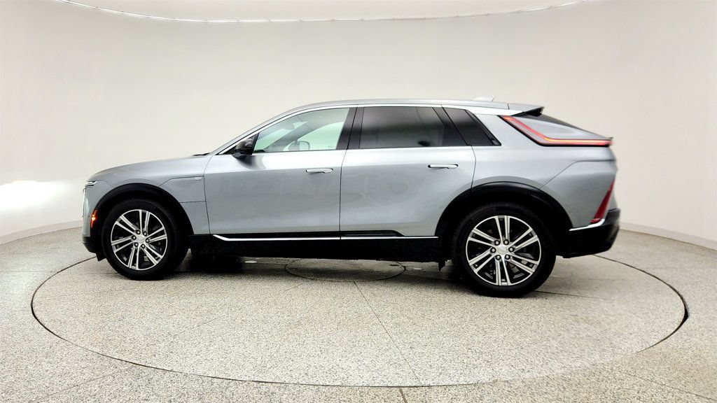 Used 2025 Cadillac Lyriq Luxury RWD image 8