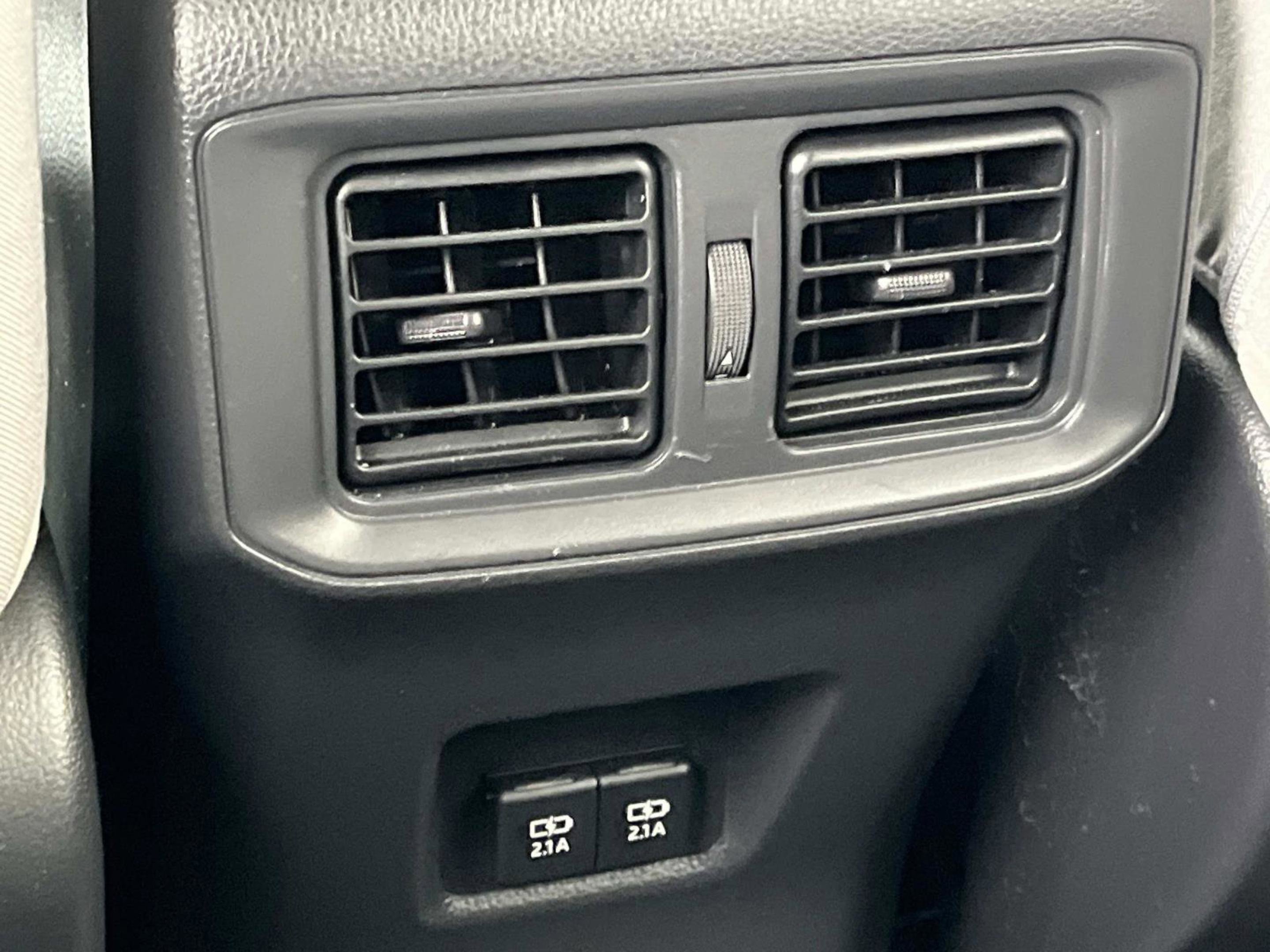 Used 2019 Toyota RAV4 XLE w/ Phone Cable & Charge Package image 18