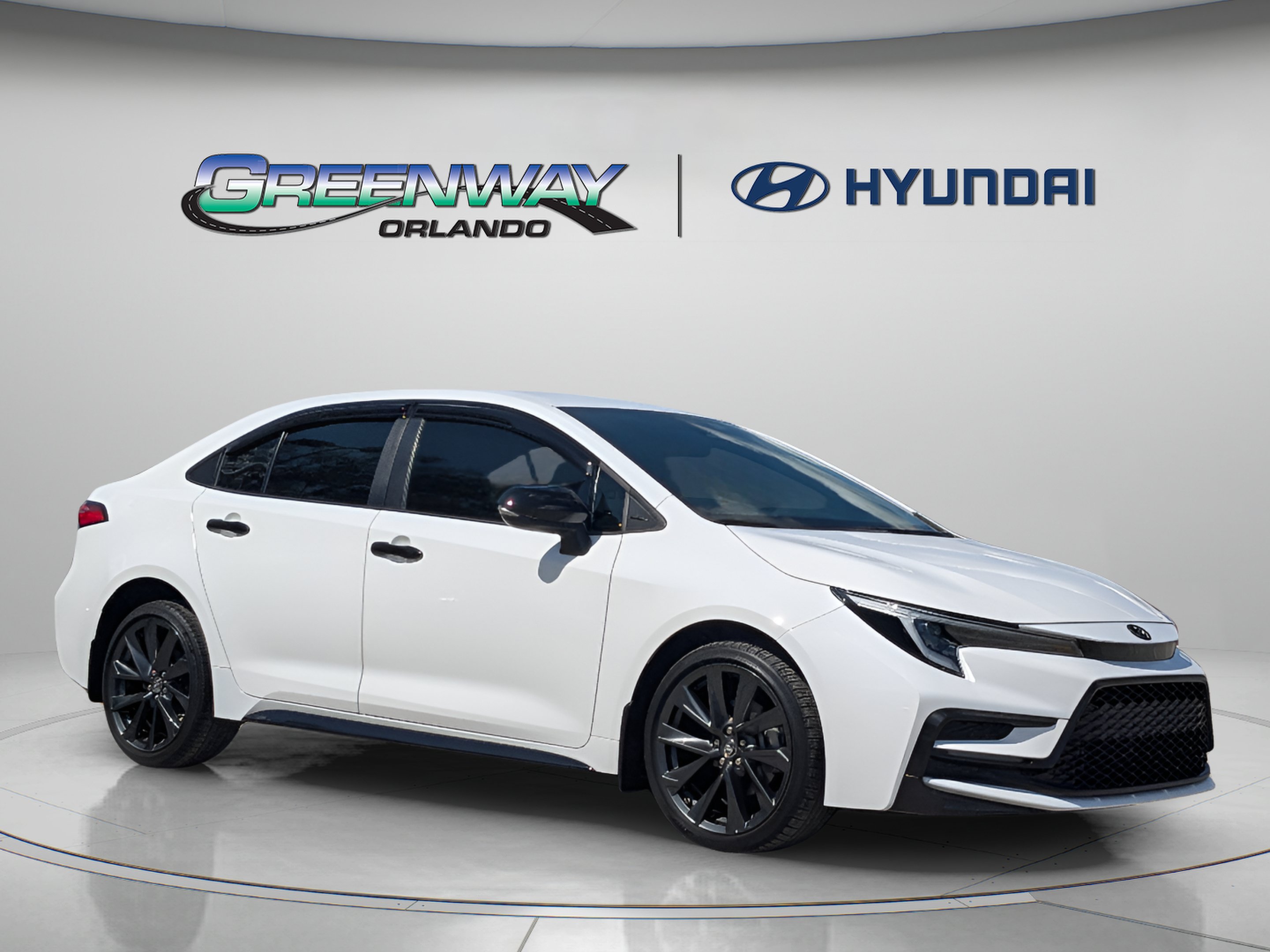Used 2024 Toyota Corolla SE FWD image 2