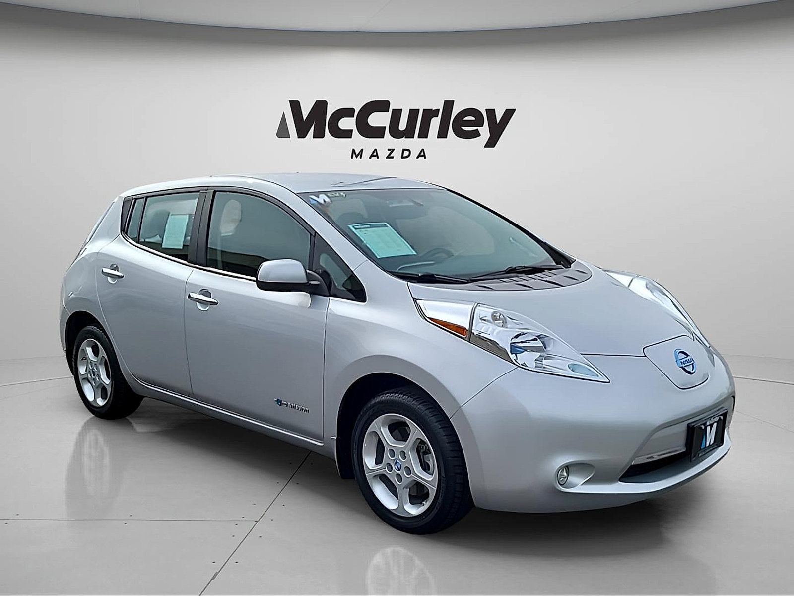 Used 2014 Nissan Leaf SV FWD image 1