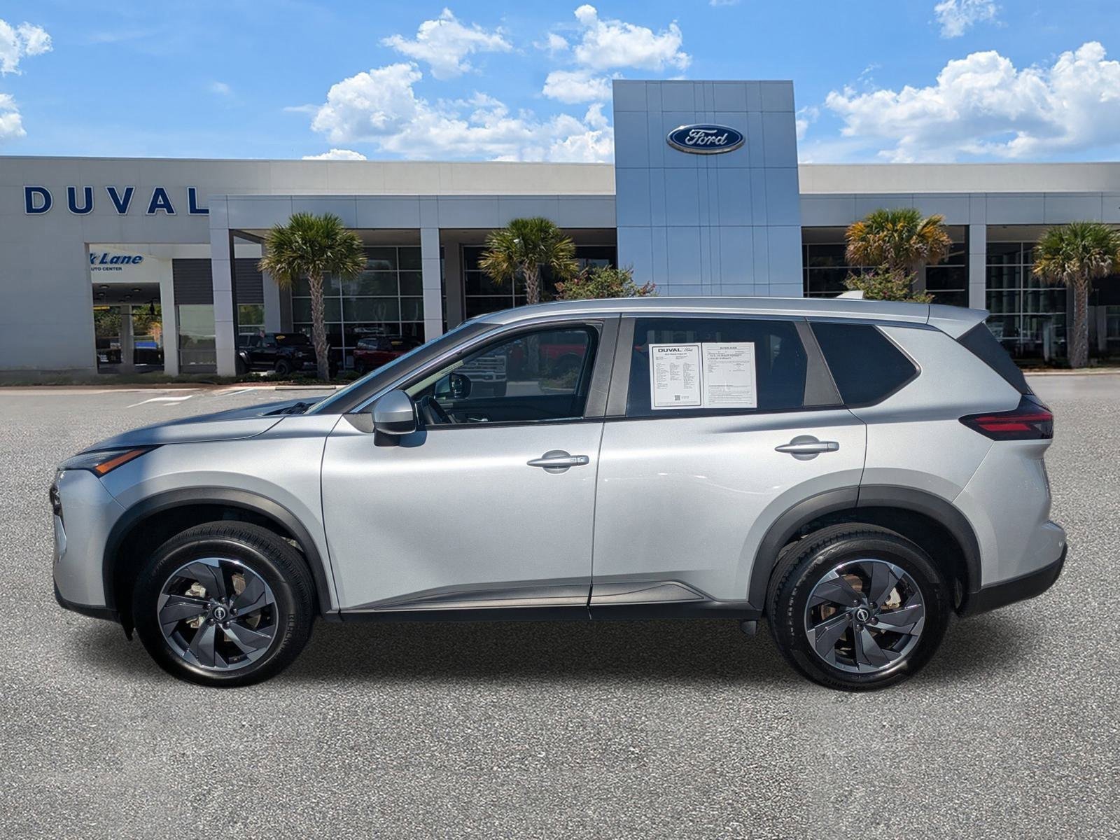 Used 2024 Nissan Rogue SV image 6