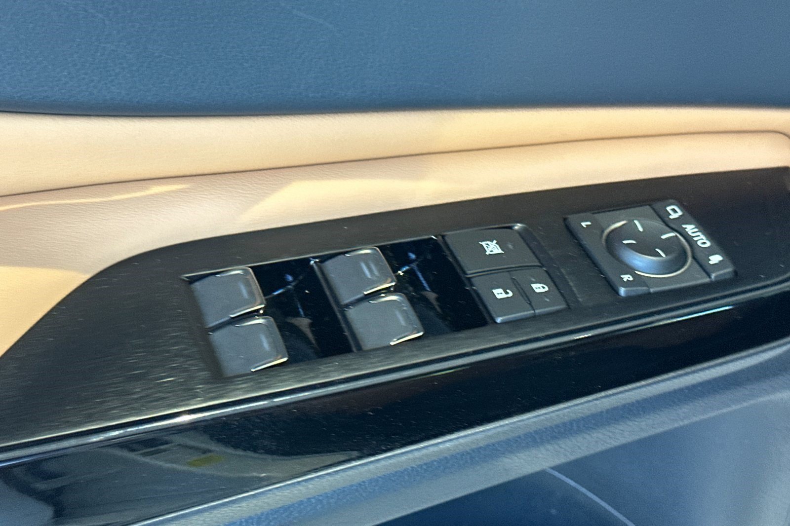 Certified 2024 Lexus ES 300h w/ Premium Package FWD image 13