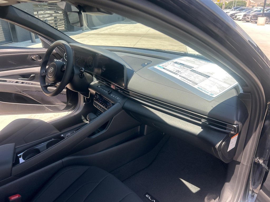 New 2025 Hyundai Elantra SEL image 29