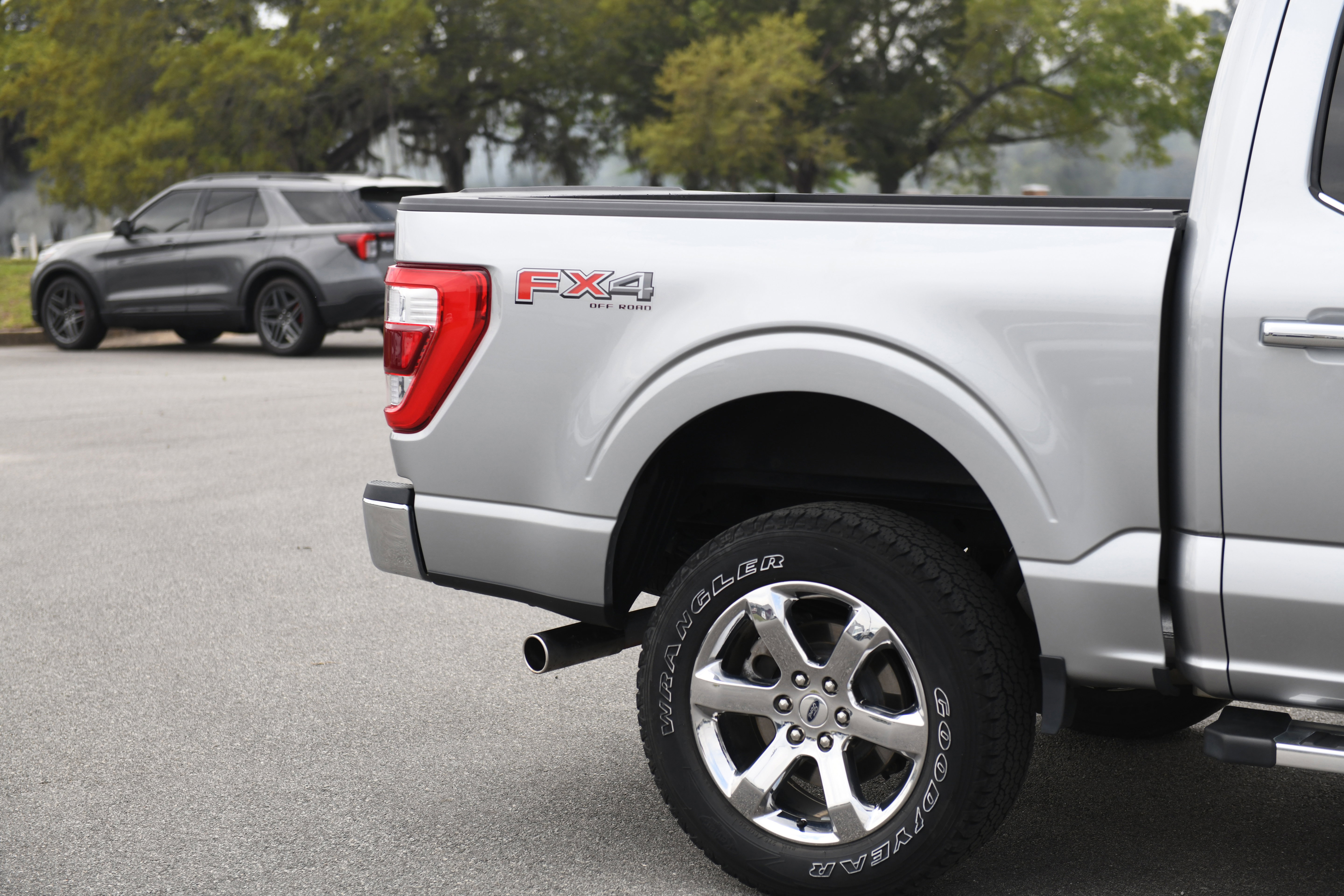 Used 2023 Ford F150 Lariat w/ Max Trailer Tow Package image 4