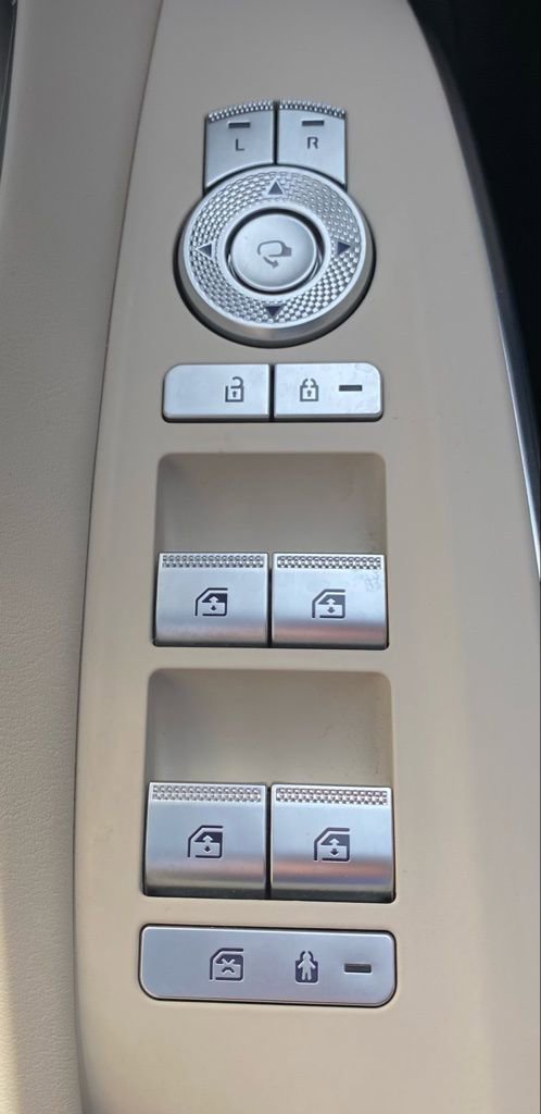 Used 2024 Genesis GV70 2.5T w/ Select Package image 16