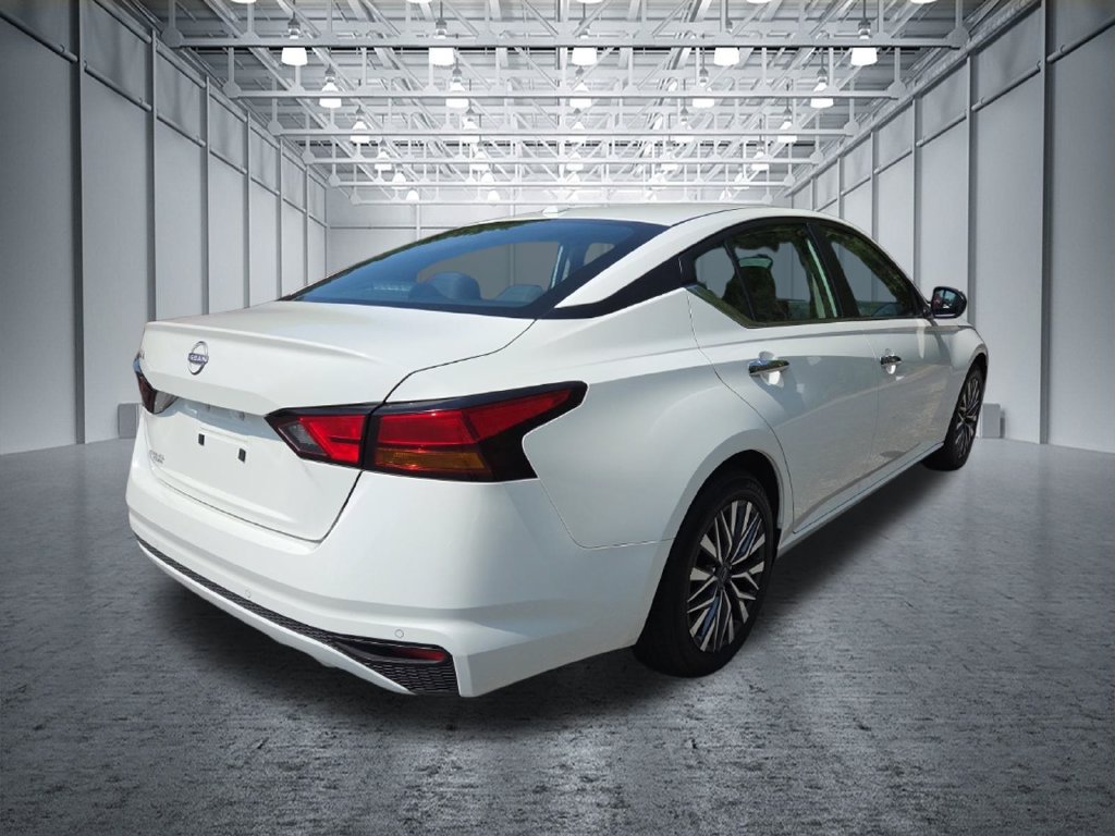Used 2025 Nissan Altima 2.5 SV FWD image 9
