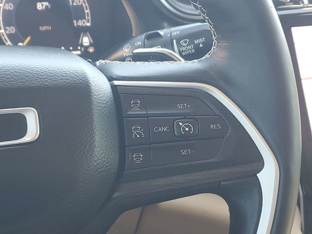 Used 2022 Jeep Grand Cherokee Limited w/ Luxury Tech Group II image 38